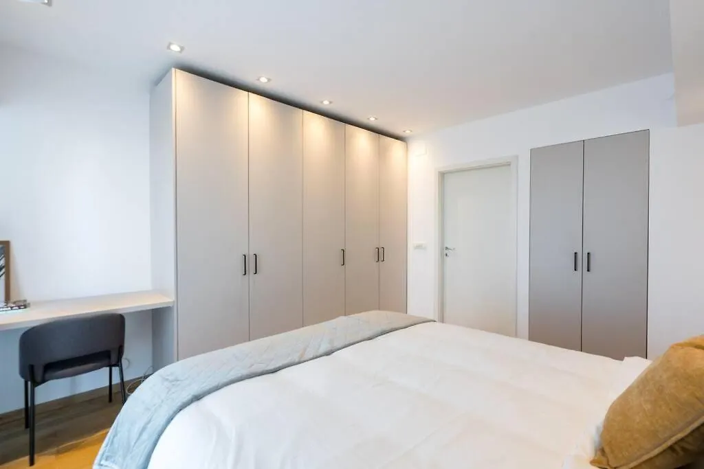 Apartment Superb River Views 1Br + Parking Bucharest Romania
